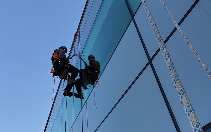 outside window cleaning
